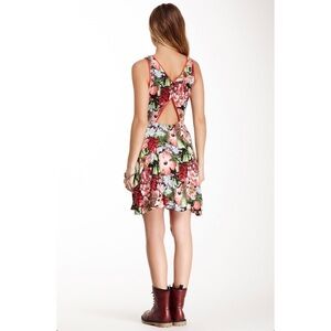 Jack by BB Dakota Nottingham Floral Dress
New with tags
Size 4